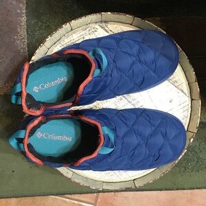 Columbia men’s Blue Quilted Slippers, NWOB